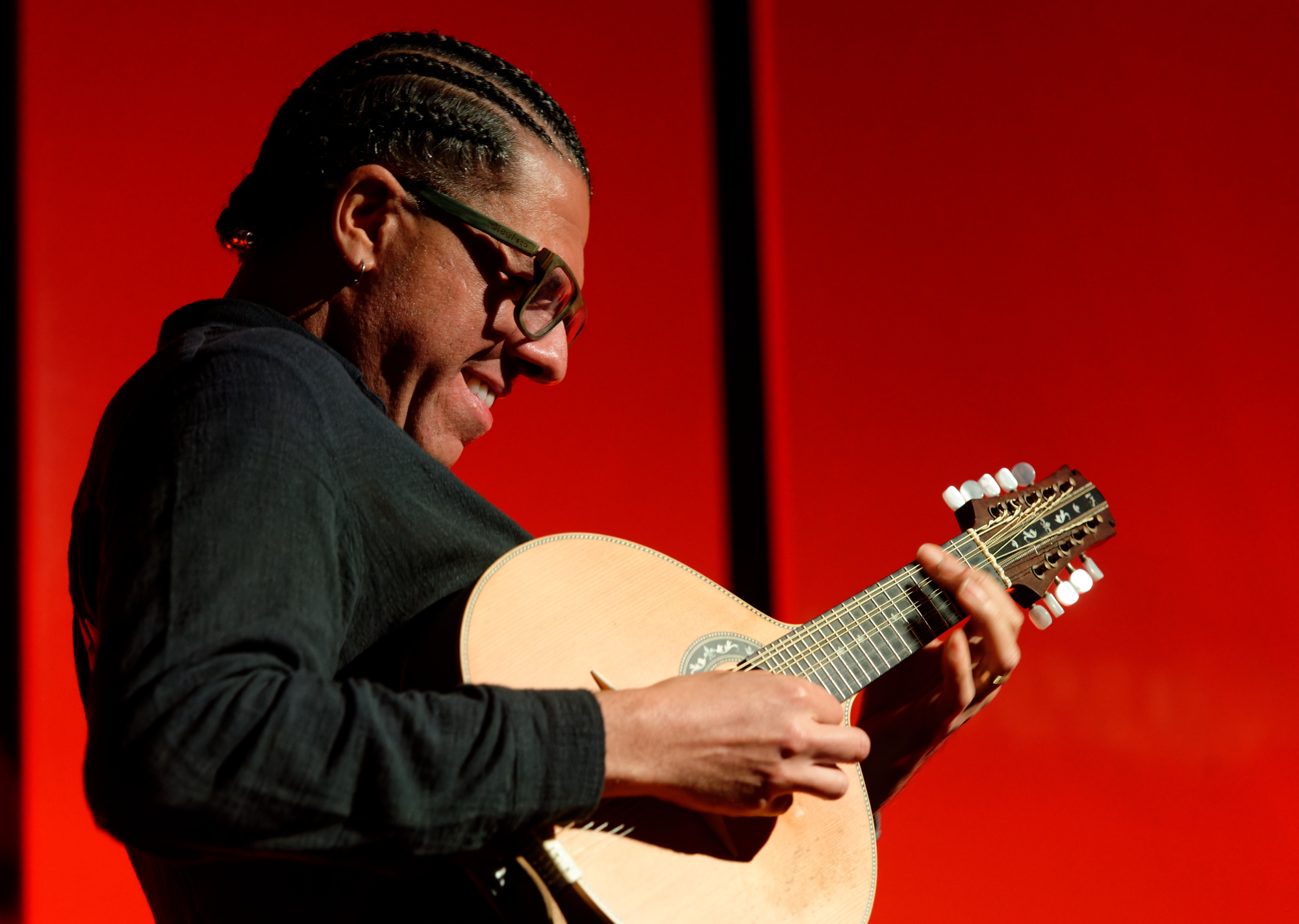 Hamilton De Holanda Performing at La Feria 2024 - Photo by Alan Bludnell